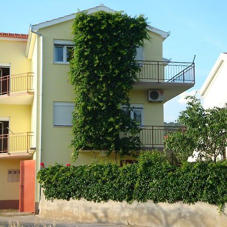 Apartments Borozan Vinisce Exterior photo