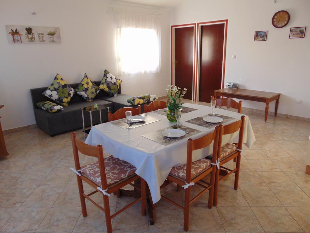 Apartments Borozan Vinisce Room photo