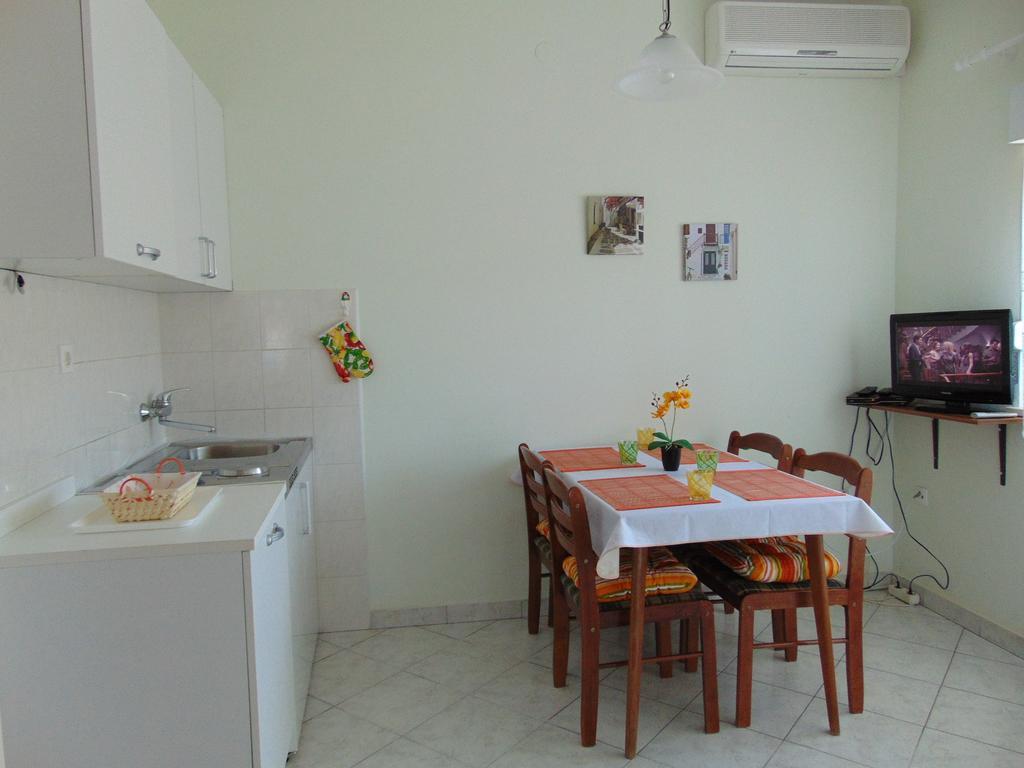 Apartments Borozan Vinisce Room photo